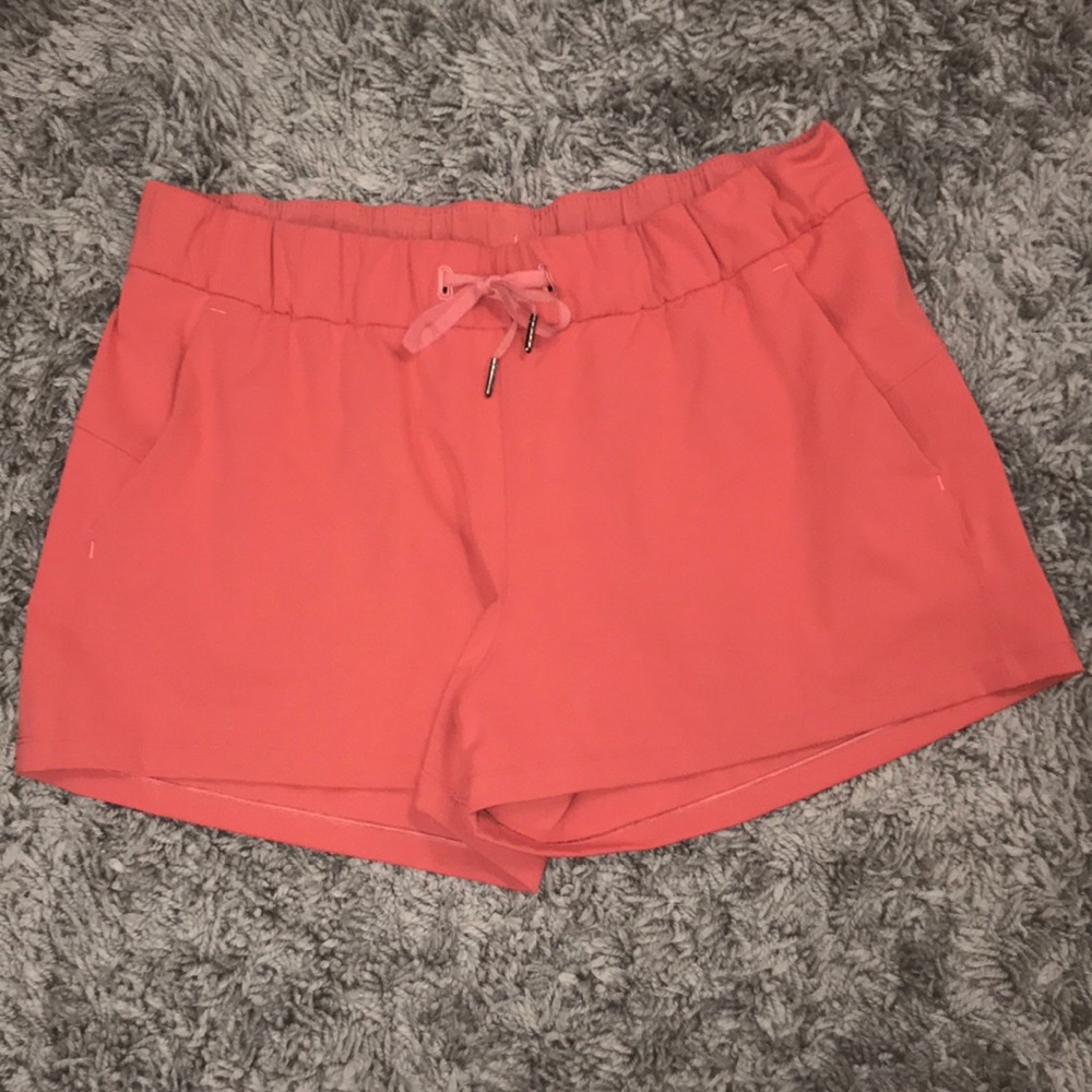 Lululemon On the Fly Short (SIZE 12)